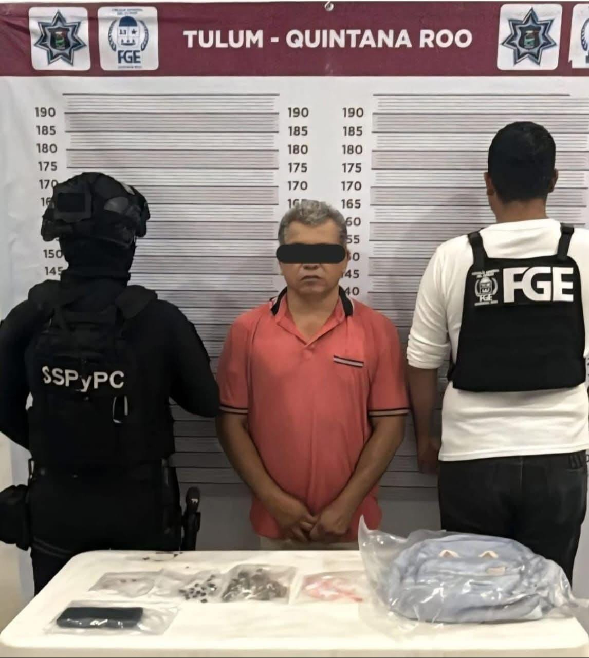 Al individuo se le aseguraron 57 dosis de cristal, 20 dosis de hachís, 7 envoltorios marihuana y tres bolsitas con “tachas”