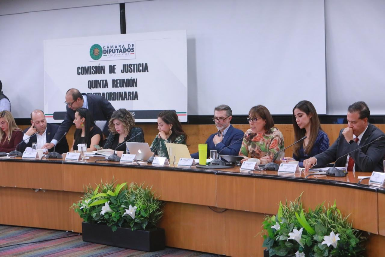 Durante la quinta reunión extraordinaria de la comisión se dio la aprobación. Durante la quinta reunión extraordinaria de la comisión se dio la aprobación.