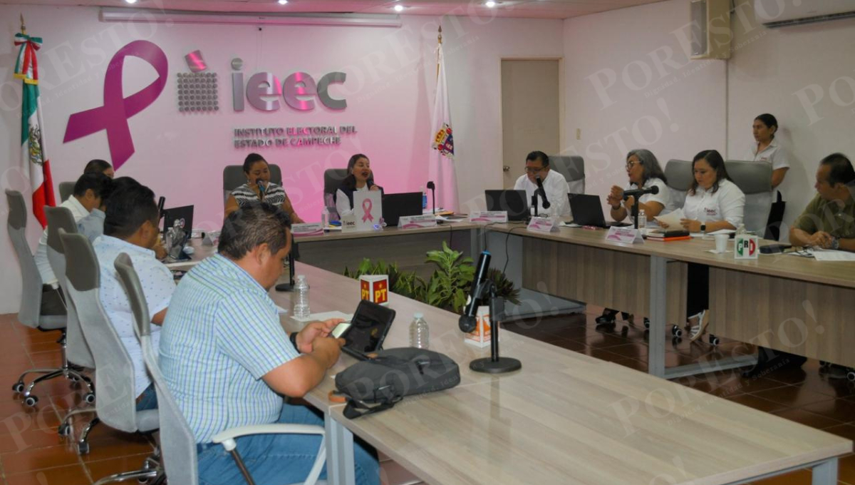 El Consejo General del IEEC rechazó, por mayoría, la propuesta del PAN para investigar la denuncia de Diana Novelo Solís contra la consejera Rocío Palma. El Consejo General del IEEC rechazó, por mayoría, la propuesta del PAN para investigar la denuncia de Diana Novelo Solís contra la consejera Rocío Palma.