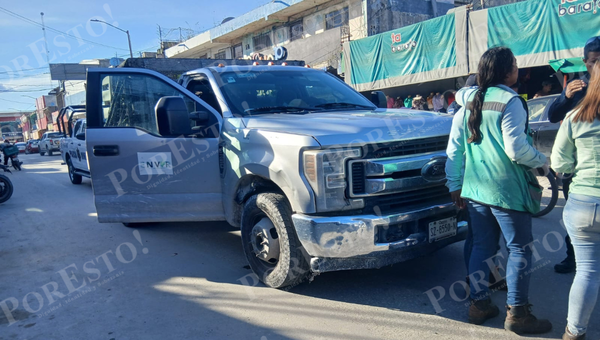 El menor se soltó de la mano de su madre y corrió hacia la avenida, donde fue golpeado por el vehículo. El menor se soltó de la mano de su madre y corrió hacia la avenida, donde fue golpeado por el vehículo.
