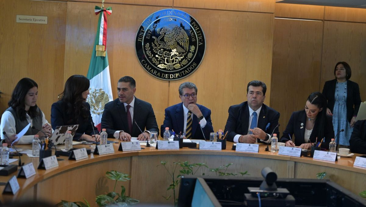 El secretario respondió a los cuestionamientos de las y los coordinadores de las diferentes bancadas El secretario respondió a los cuestionamientos de las y los coordinadores de las diferentes bancadas