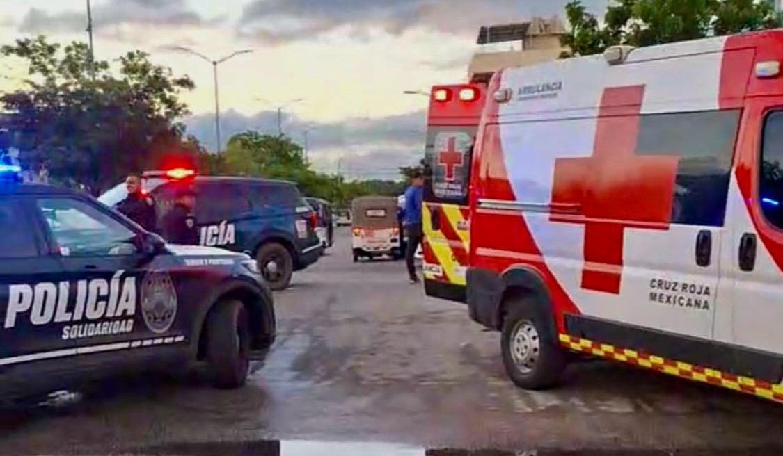 Elementos policiacos y paramédicos atendieron el llamado de emergencia. Elementos policiacos y paramédicos atendieron el llamado de emergencia.