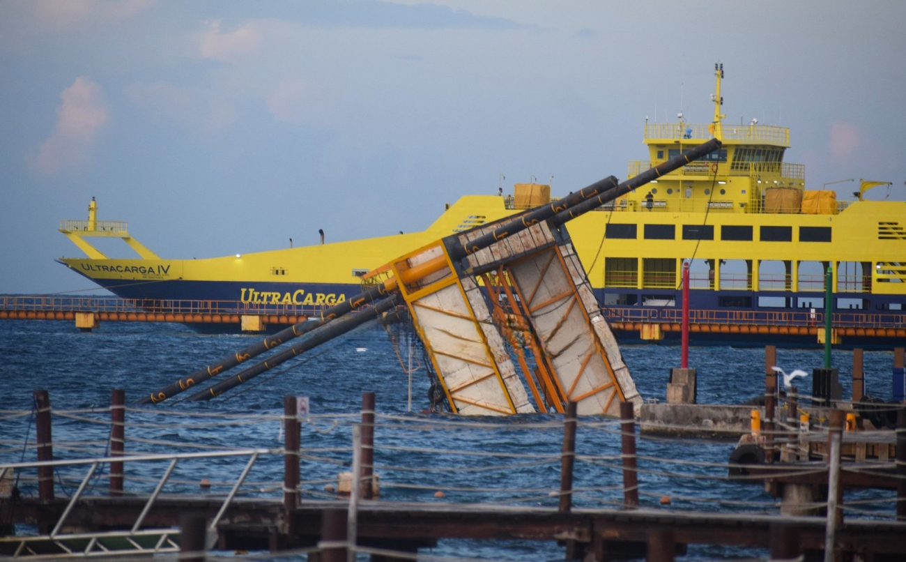 "Nautilus" quedó parcialmente hundida y podría ocasionar un accidente. "Nautilus" quedó parcialmente hundida y podría ocasionar un accidente.