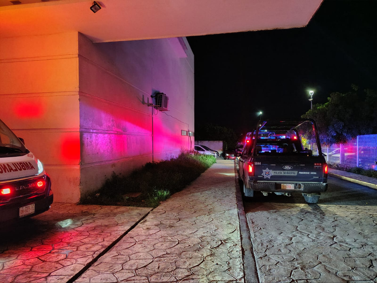 Paramédicos trasladaron a un menor al hospital general de Cancún para recibir asistencia médica Paramédicos trasladaron a un menor al hospital general de Cancún para recibir asistencia médica