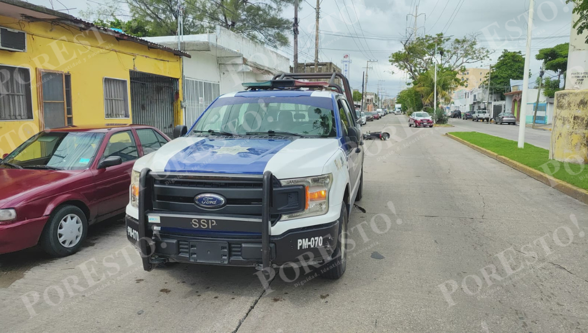 Policía Municipal y ajustadores de seguros acudieron al sitio para atender el percance y mediar entre los involucrados. Policía Municipal y ajustadores de seguros acudieron al sitio para atender el percance y mediar entre los involucrados.