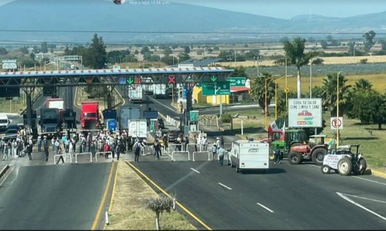 El conflicto refleja la tensión persistente entre los agricultores y las autoridades sobre los precios de garantía del maíz