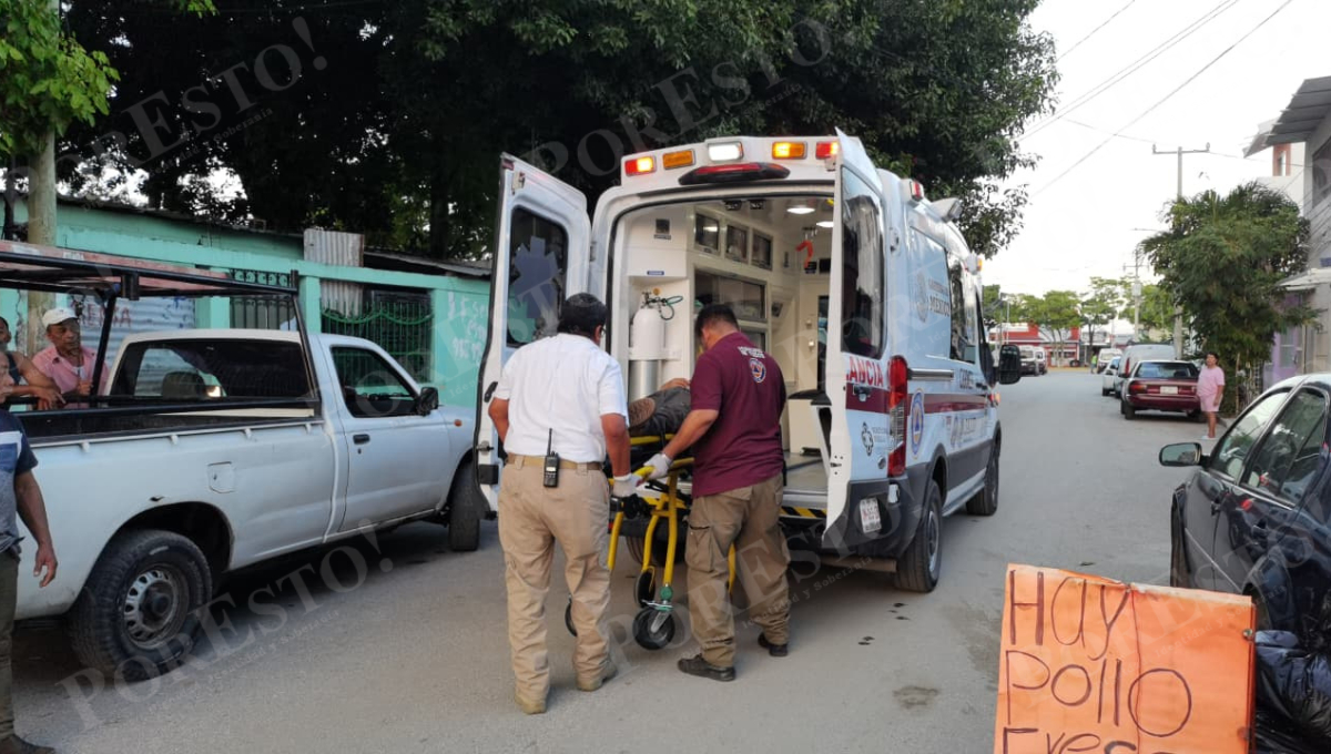 El hombre es hallado inconsciente y trasladado de urgencia al hospital. El hombre es hallado inconsciente y trasladado de urgencia al hospital.