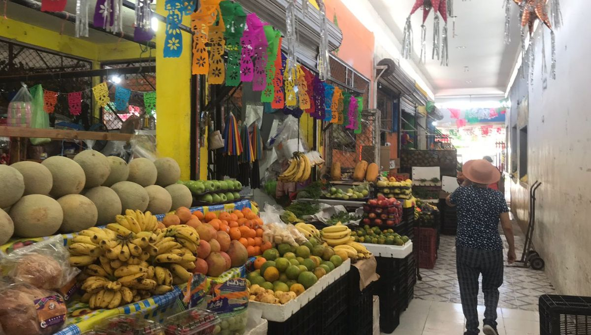 Enfrentan temporada baja más de 120 comerciantes del Mercadito Andrés Quintana Roo, 15 locales han cerrado en el último año Enfrentan temporada baja más de 120 comerciantes del Mercadito Andrés Quintana Roo, 15 locales han cerrado en el último año