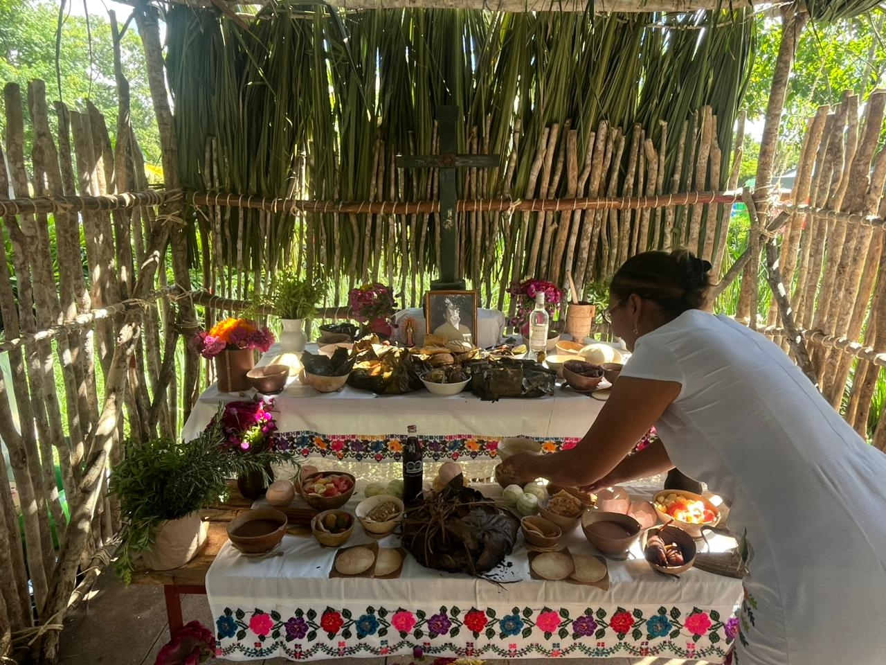 Se exponen más de 80 altares de Hanal Pixán en la Plaza Grande de Mérida Se exponen más de 80 altares de Hanal Pixán en la Plaza Grande de Mérida
