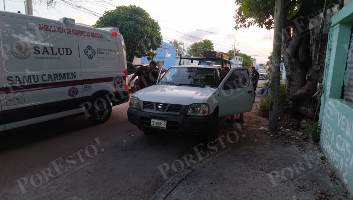 Vecinos notan a un hombre inconsciente dentro de una camioneta en la colonia Volcanes, Ciuda del Carmen. Vecinos notan a un hombre inconsciente dentro de una camioneta en la colonia Volcanes, Ciuda del Carmen.