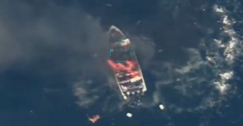 La embarcación fue totalmente destruida por las fuerzas armadas de EEUU. La embarcación fue totalmente destruida por las fuerzas armadas de EEUU.