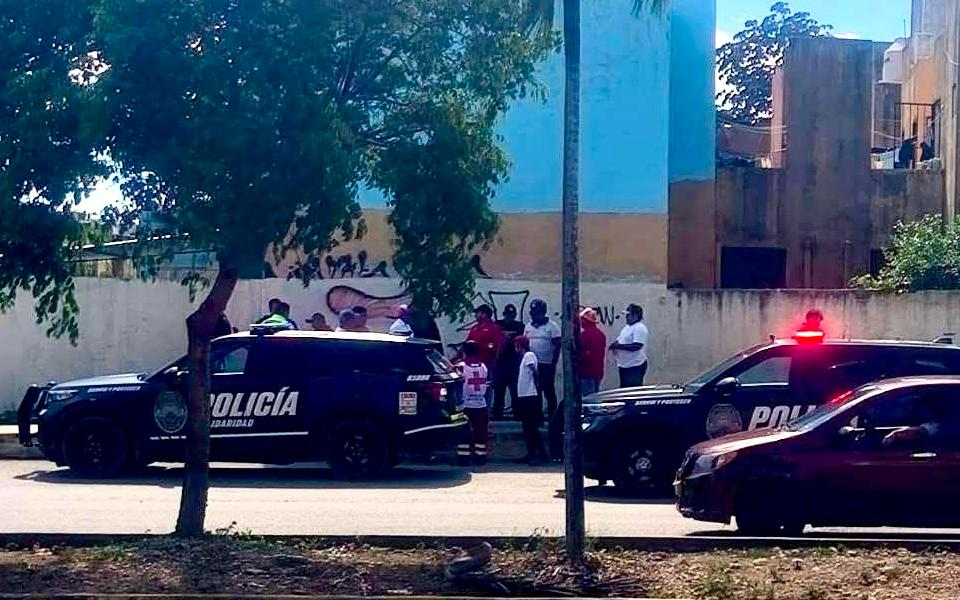 La policía logró la detención del presunto delincuente. La policía logró la detención del presunto delincuente.