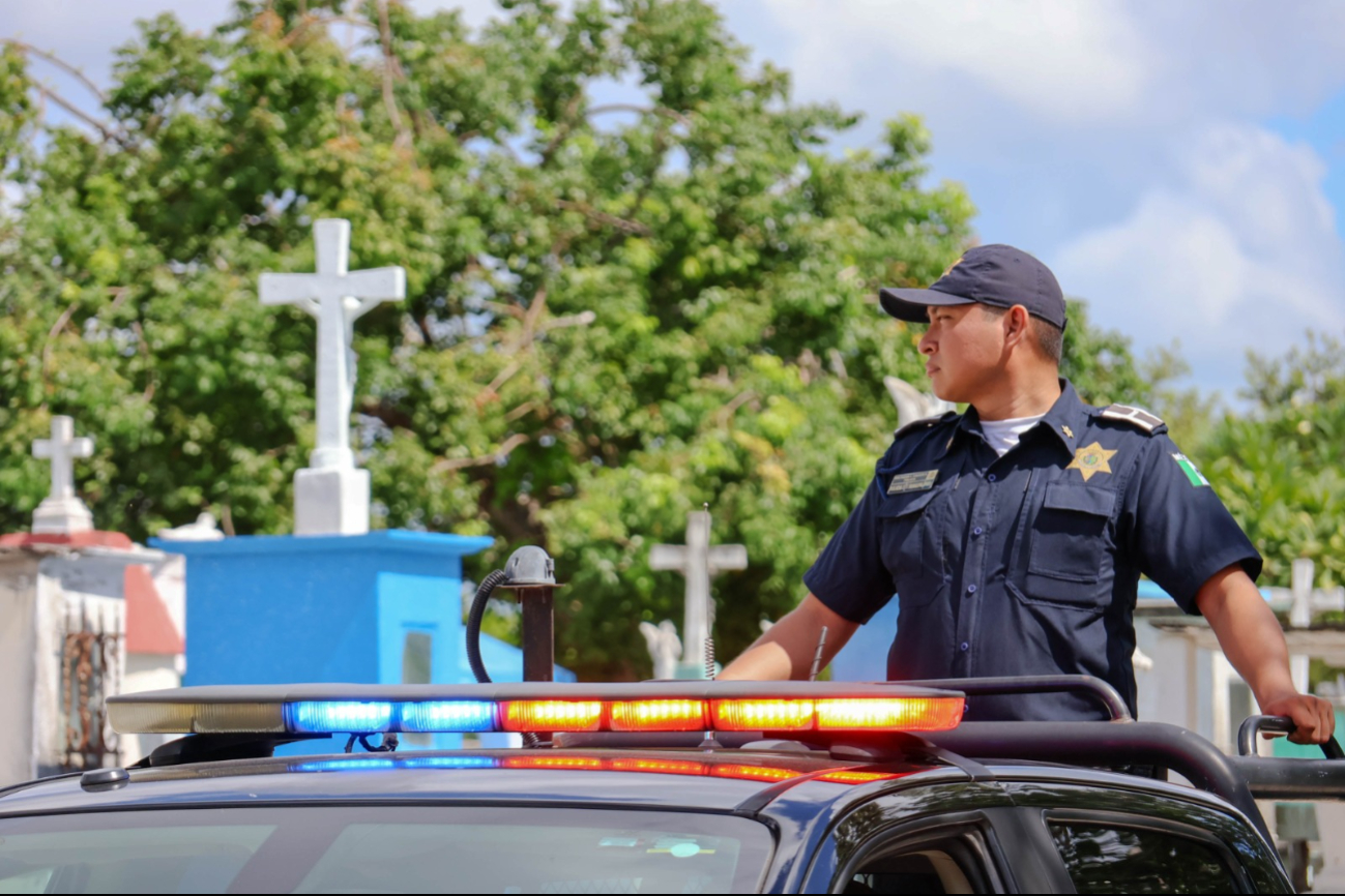 Despliegan operativos en mercados y cementerios de Mérida por el Hanal Pixán