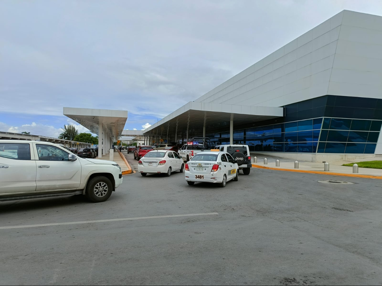 Unidades de Uber aún no pueden operar en el aeropuerto de Mérida