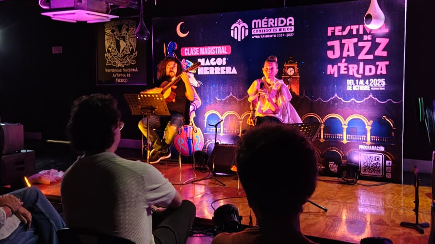 Magos Herrera se presentará mañana sábado a las 22:20 horas en el Pasaje a la Revolución, dando fin al primer festival de jazz en la ciudad