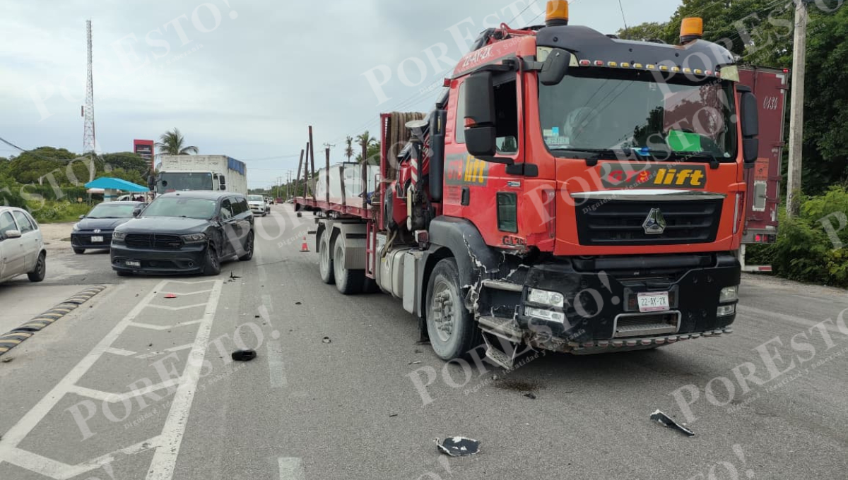 Accidente frente a Cotemar complica el tránsito en la carretera Ciudad del Carmen–Isla Aguada Accidente frente a Cotemar complica el tránsito en la carretera Ciudad del Carmen–Isla Aguada