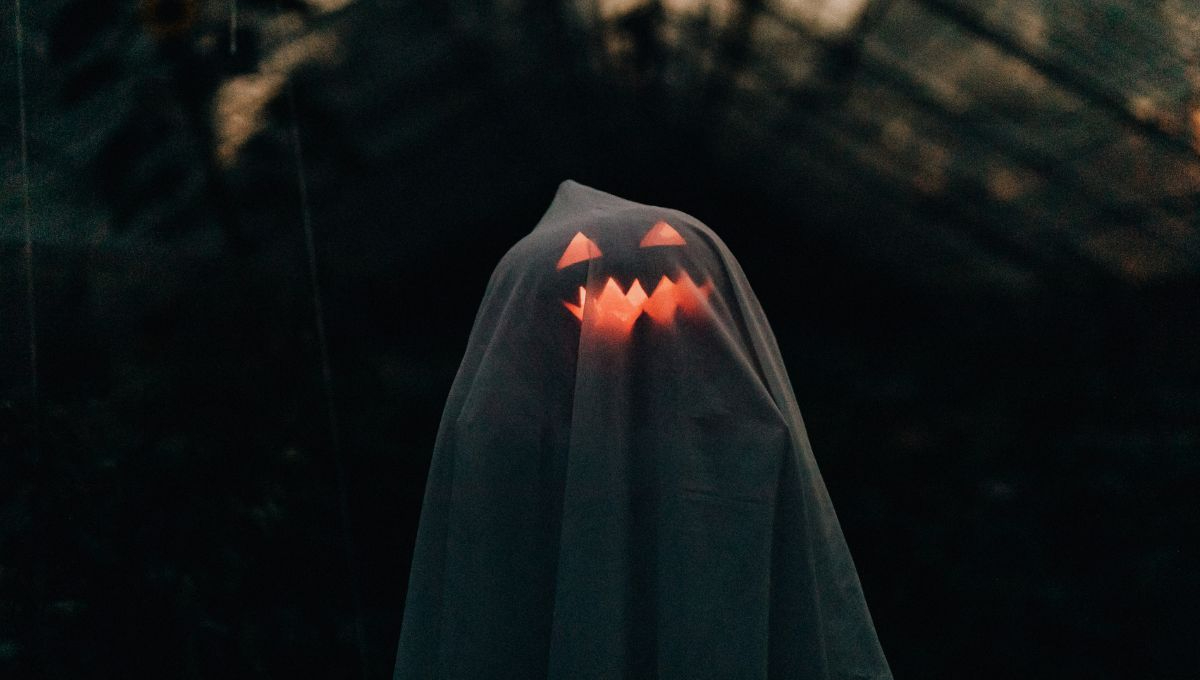 Captan en cámara de seguridad a un hombre que aparece y desaparece Captan en cámara de seguridad a un hombre que aparece y desaparece