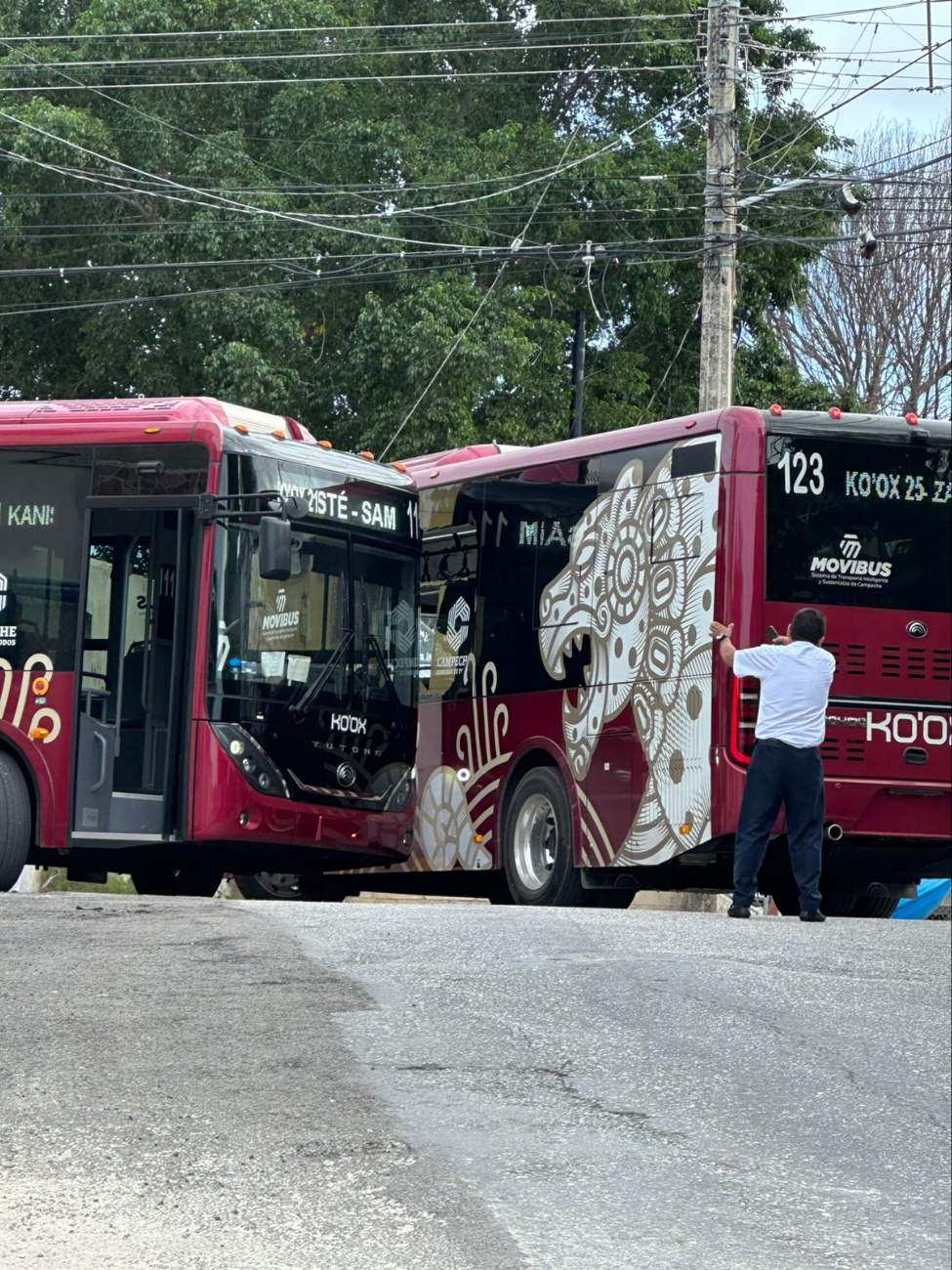 Chocan dos unidades del Ko’ox en la colonia Ignacio Zaragoza, en Campeche Chocan dos unidades del Ko’ox en la colonia Ignacio Zaragoza, en Campeche