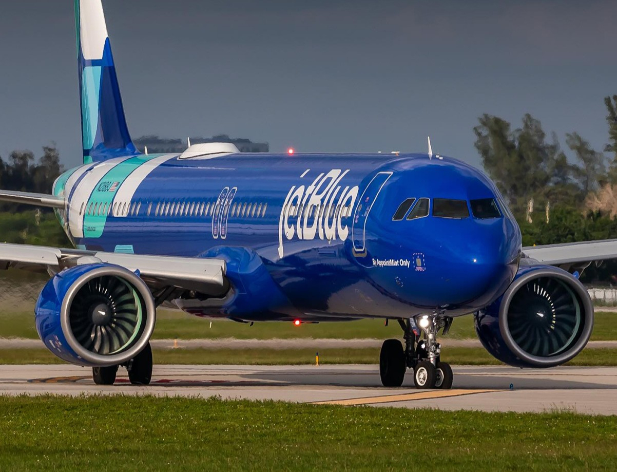 El vuelo que salió de Cancún tuvo que aterrizar de emergencia en Tampa. El vuelo que salió de Cancún tuvo que aterrizar de emergencia en Tampa.