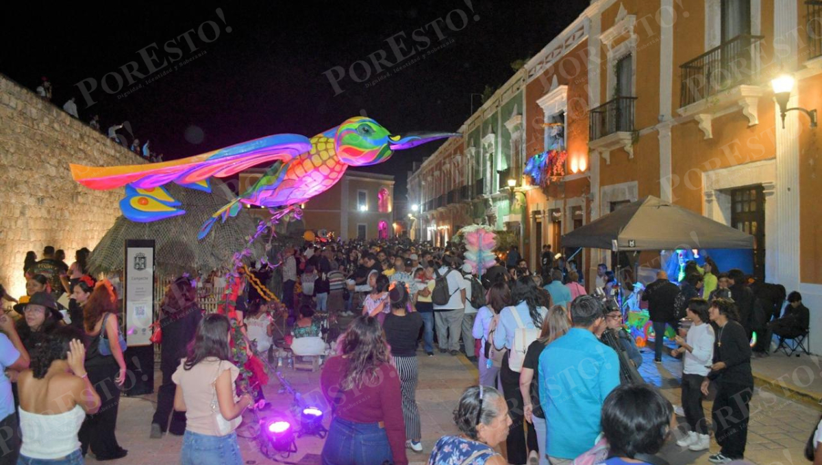 Miles de campechanos y visitantes disfrutaron del recorrido del Hanal Pixan 2025 en el Centro Histórico de Campeche. Miles de campechanos y visitantes disfrutaron del recorrido del Hanal Pixan 2025 en el Centro Histórico de Campeche.