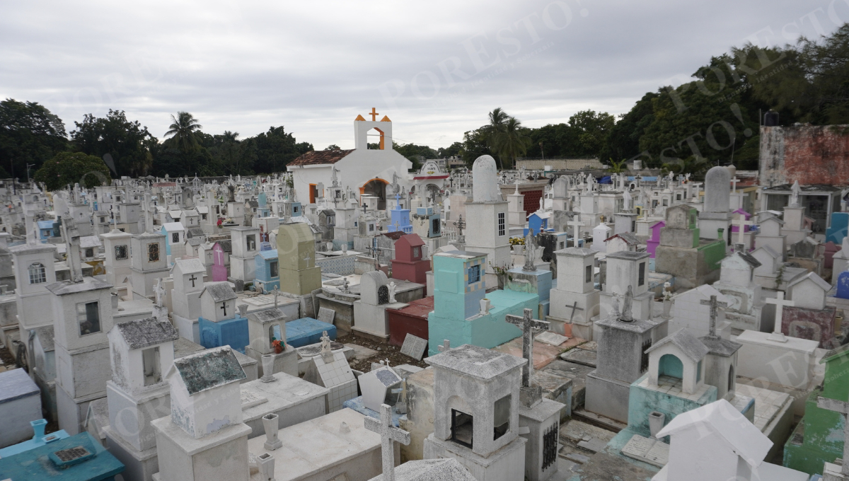 Asegura que ser sepulturero no solo implica abrir tumbas, sino también acompañar en silencio el dolor de las familias. Asegura que ser sepulturero no solo implica abrir tumbas, sino también acompañar en silencio el dolor de las familias.