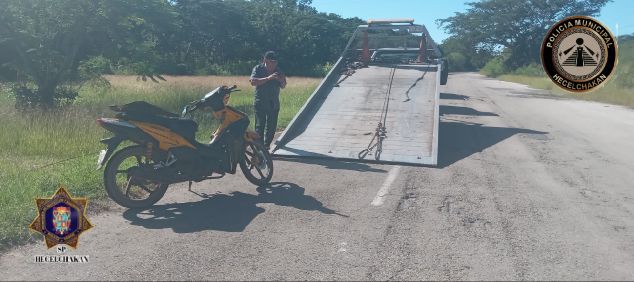 La motocicleta Italika amarilla quedó casi intacta, lo que aumenta la confusión sobre la causa del accidente. La motocicleta Italika amarilla quedó casi intacta, lo que aumenta la confusión sobre la causa del accidente.