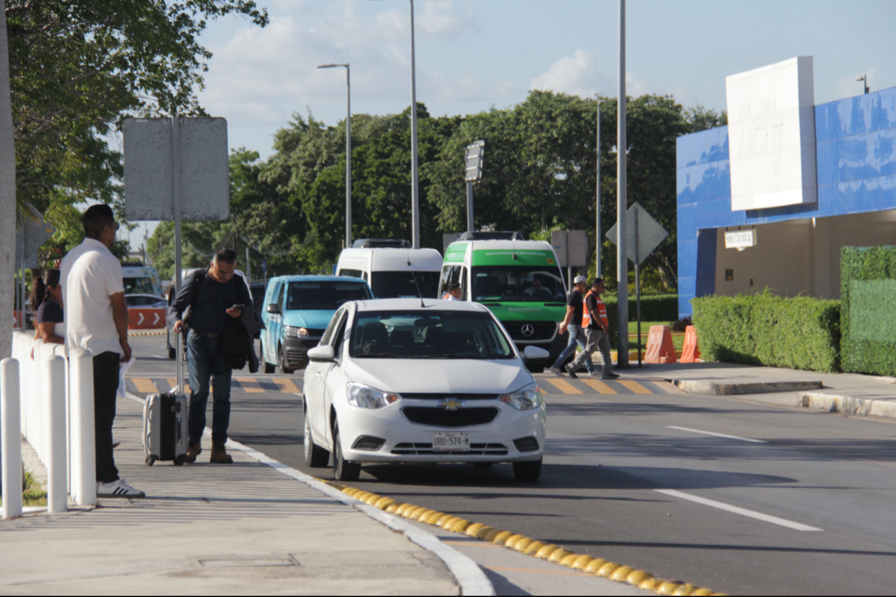 Oficiales de la Guardia Nacional decomisan vehículos que recojan pasajeros por plataformas Oficiales de la Guardia Nacional decomisan vehículos que recojan pasajeros por plataformas