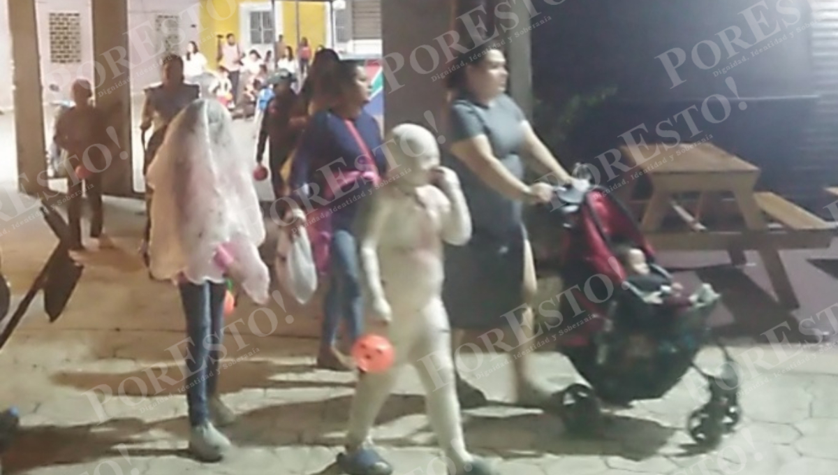 Padres de familia y policía municipal acompañaron el recorrido para garantizar la seguridad. Padres de familia y policía municipal acompañaron el recorrido para garantizar la seguridad.