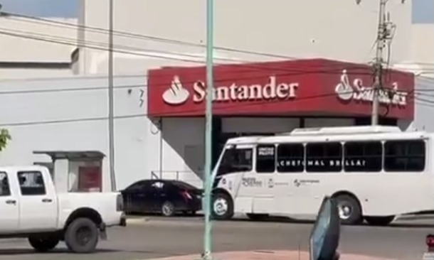 Automovilistas no respetan paraderos de camiones en Chetumal