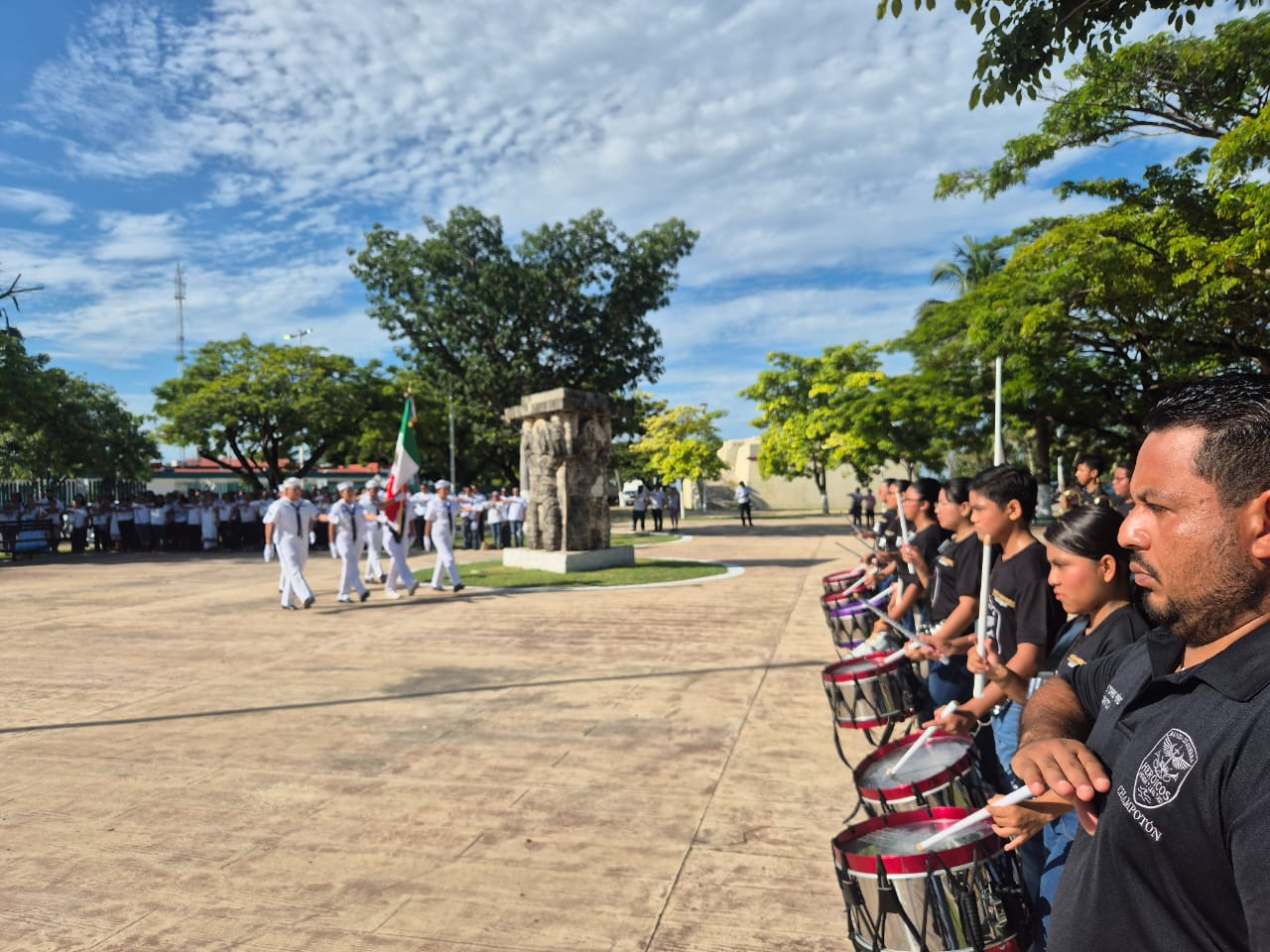 El evento incluyó una ceremonia cívica donde se destacó el orgullo de ser campechano. El evento incluyó una ceremonia cívica donde se destacó el orgullo de ser campechano.