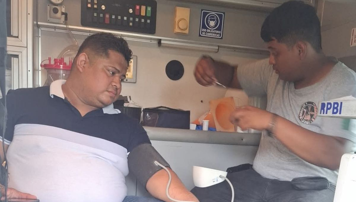 En riesgo la vida de un hombre en medio de la carretera en Chetumal En riesgo la vida de un hombre en medio de la carretera en Chetumal