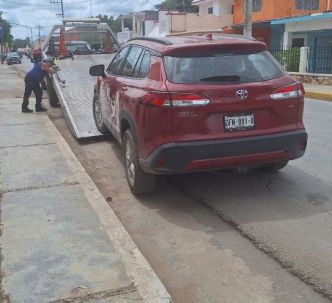 Recuperan auto con reporte de robo mediante sistema Repuve en Hecelchakán