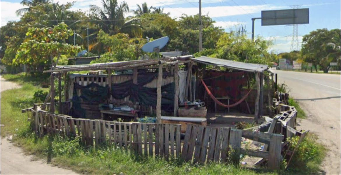 El cierre se originó por el retiro de locales ubicados en la entrada del poblado.
