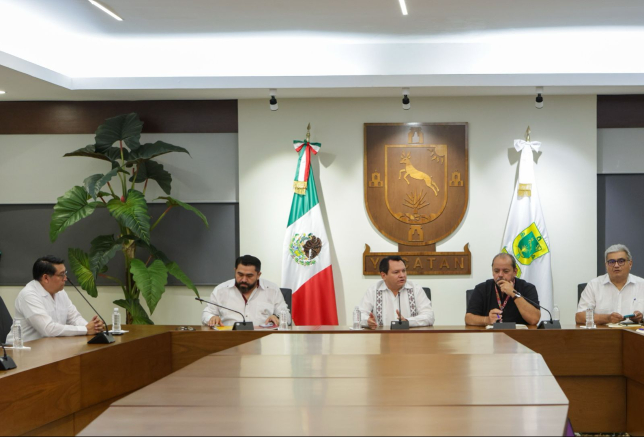 El Gobernador se reunió con el equipo de la Agencia de Transporte de Yucatán.
