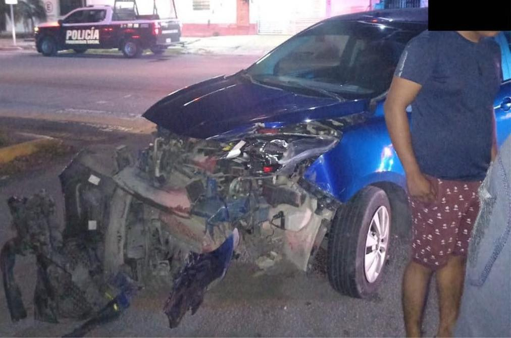 Fuerte choque vehicular en Chetumal deja cuantiosas pérdidas materiales