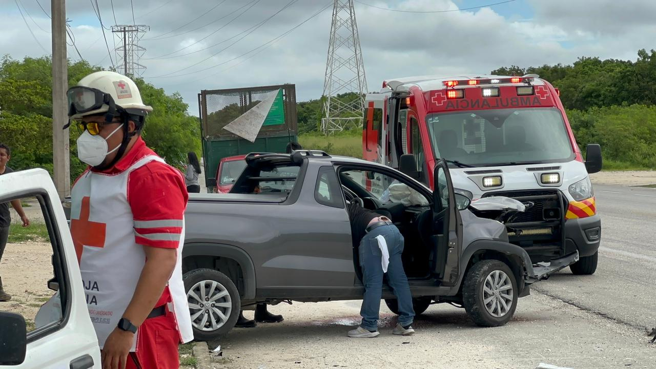 Las unidades, una Nissan de empresa Diarmad y una RAM 700 gris— terminaron con daños de miles de pesos.