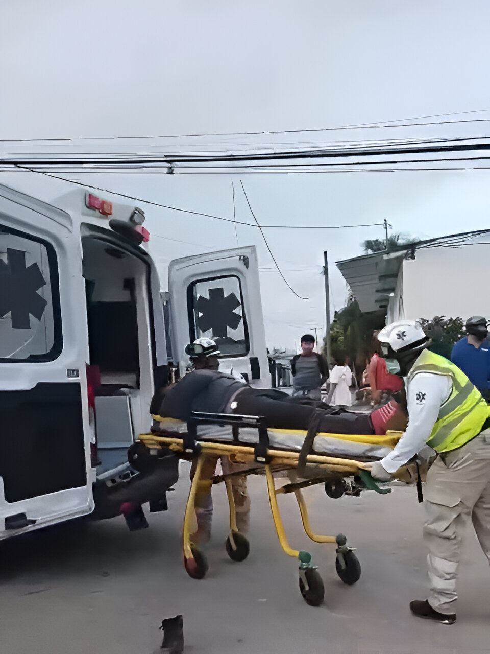 Motociclista lesionado tras ser impactado por camioneta que se dio a la fuga en Escárcega.