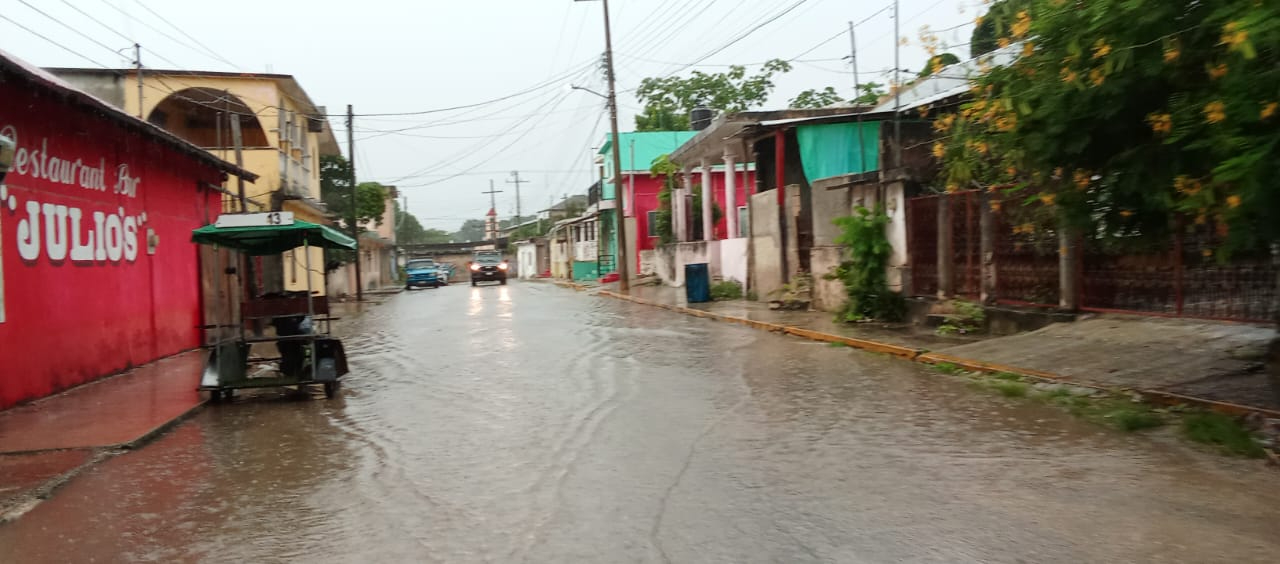 Se esperan lluvias muy fuertes con puntuales intensas acompañadas de actividad eléctrica, con ambiente muy caluroso