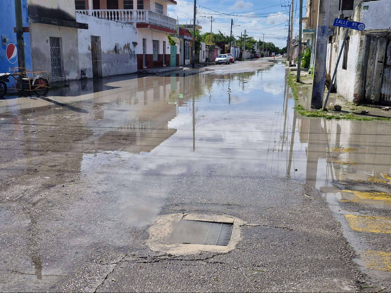 Aunque hay drenaje en el tramo, no es suficiente para absorber toda el agua durante las lluvias