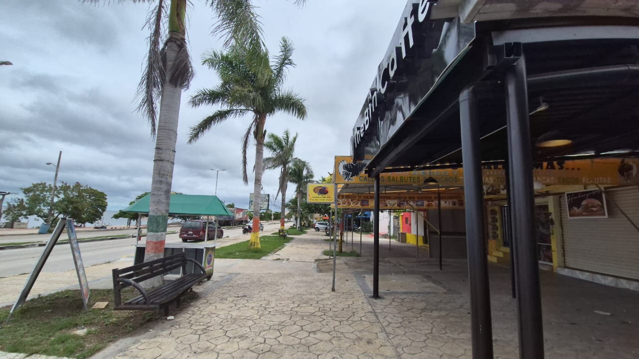 Comerciantes del malecón de Champotón enfrentan crisis económica por la lentitud en las obras de rehabilitación. Comerciantes del malecón de Champotón enfrentan crisis económica por la lentitud en las obras de rehabilitación.
