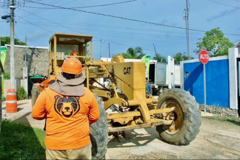 Gobierno del Estado mejora calles y movilidad en Kinchil y Cantamayec