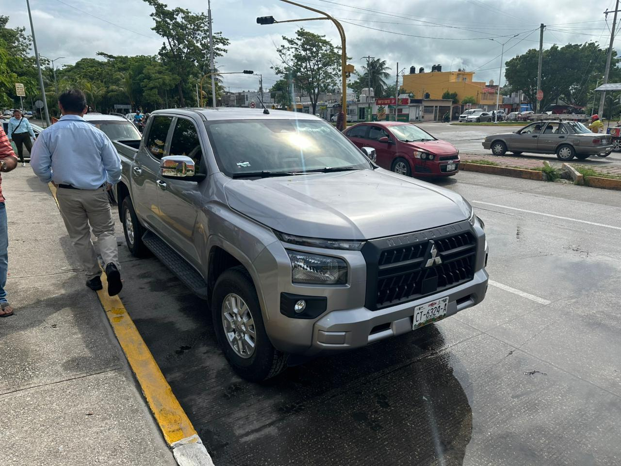 Los conductores se orillaron y resolvieron de forma amistosa con apoyo de sus aseguradoras.