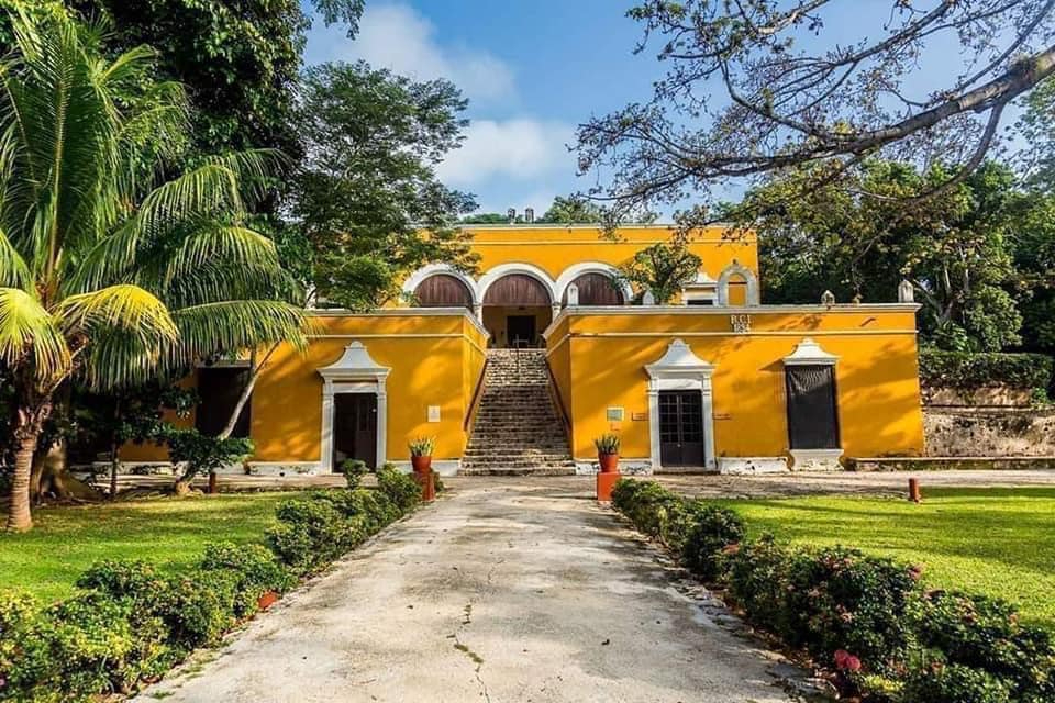 Actualmente, la hacienda Uayamón funciona como un hotel boutique de interés histórico que combina lujo, conservación y hospitalidad.
