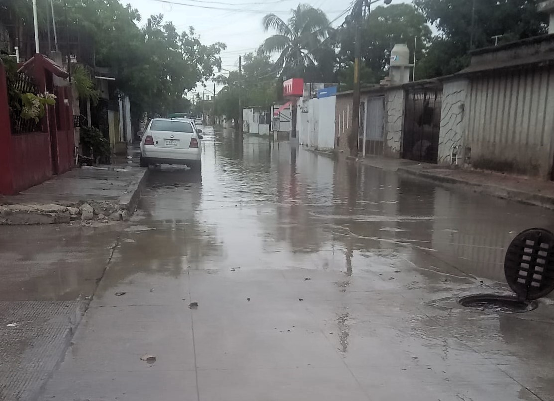 El agua incluso ha llegado a ingresar a las viviendas