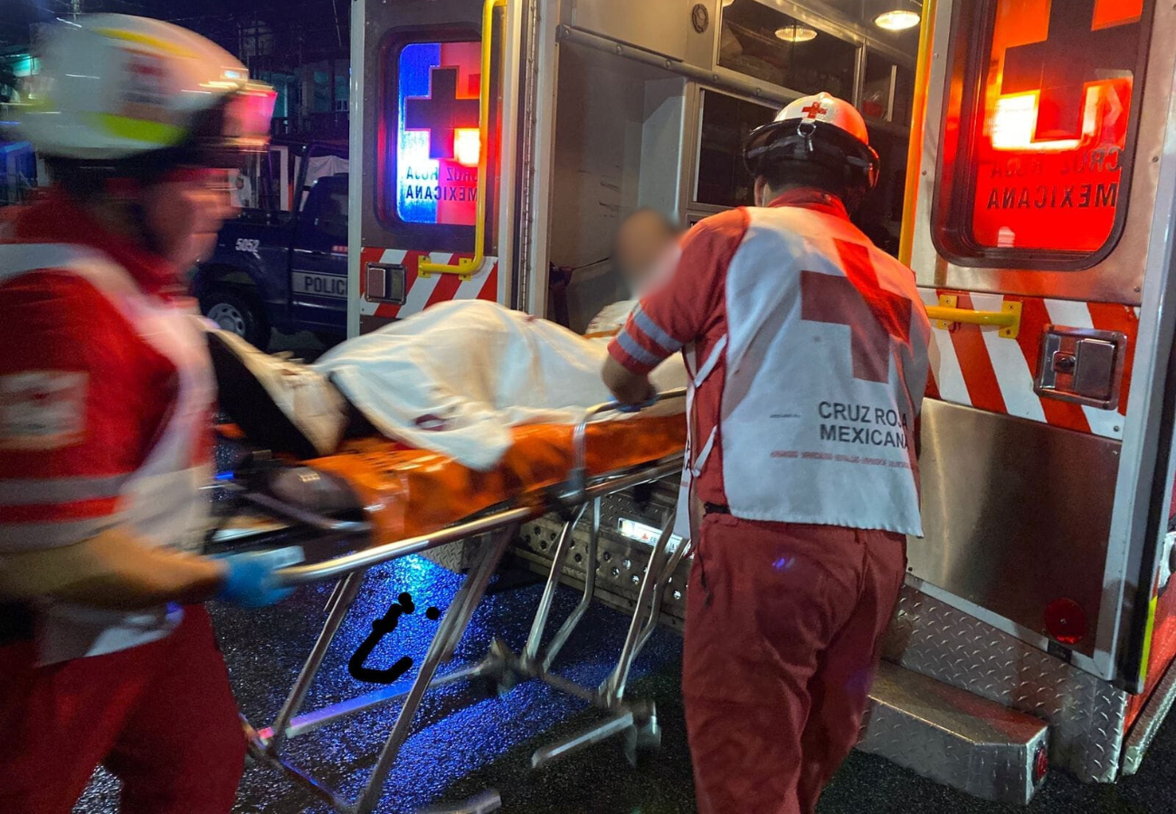 el hombre presentaba lesiones visibles, se solicitó la intervención de paramédicos para brindarle atención prehospitalaria el hombre presentaba lesiones visibles, se solicitó la intervención de paramédicos para brindarle atención prehospitalaria