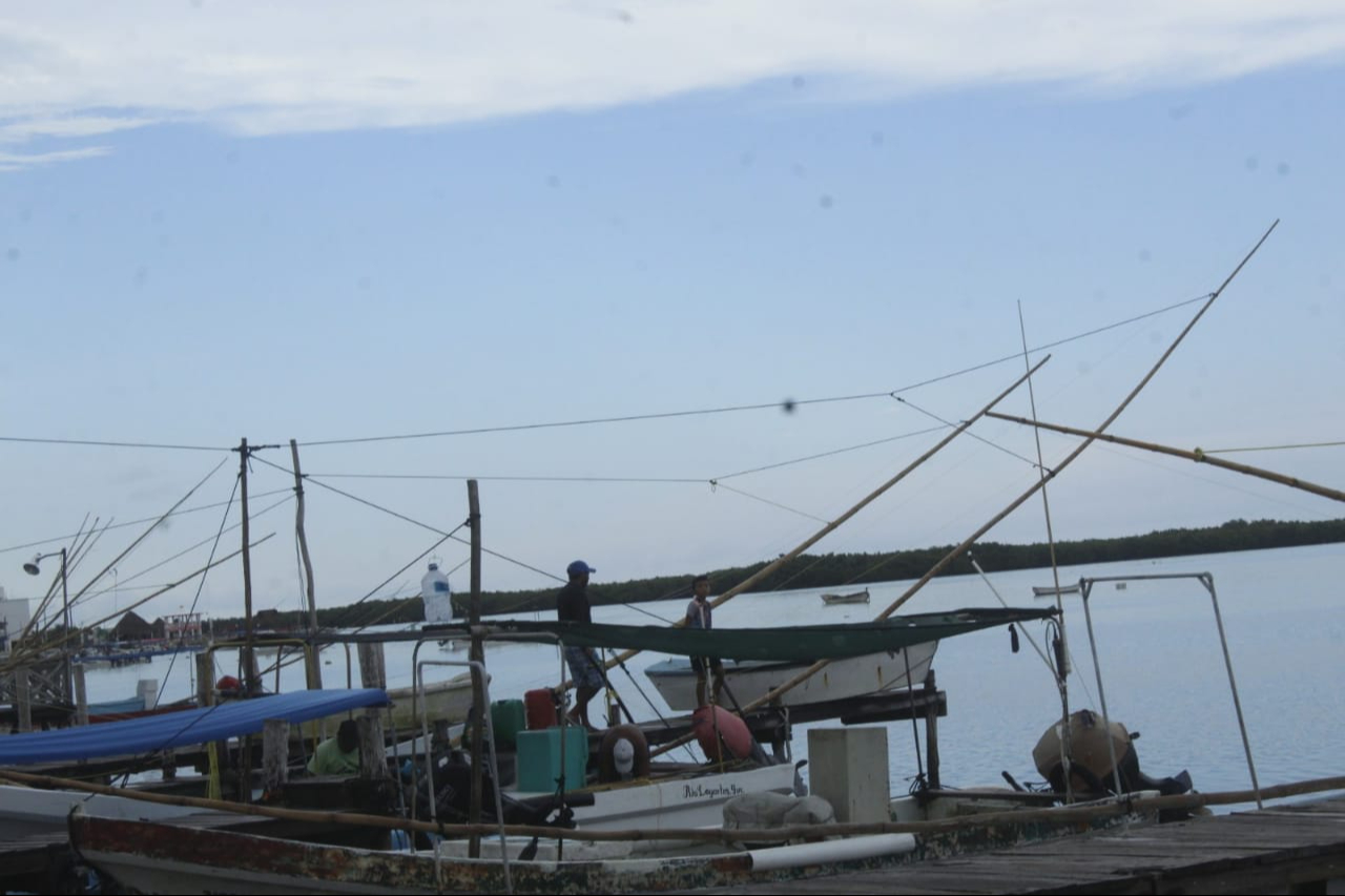 Izan la bandera roja en la costa de Yucatán: Cierran puertos a la navegación por la zona de Baja Presión en el Golfo