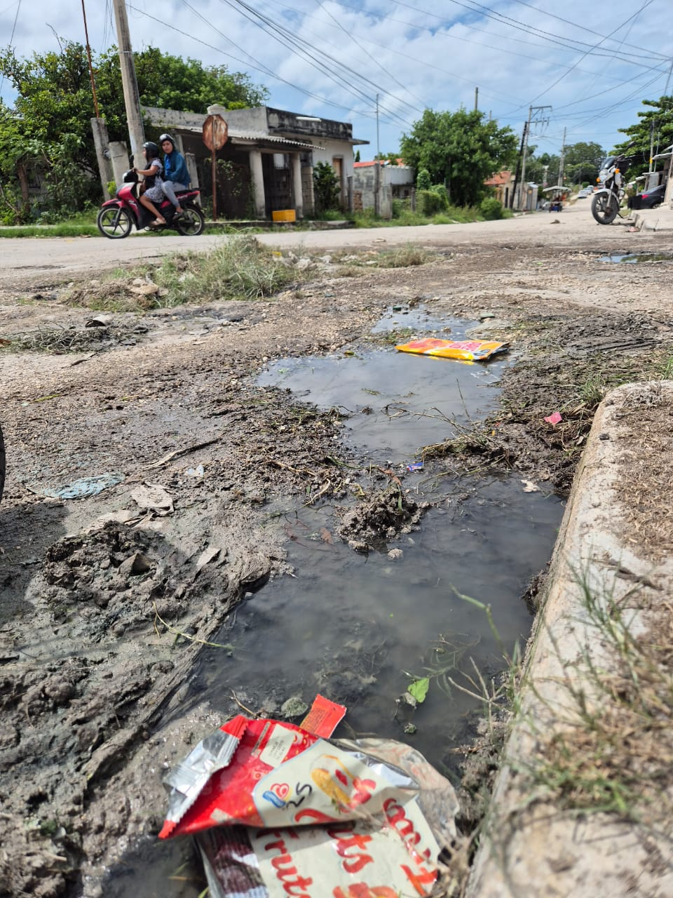 Los habitantes aseguran haber solicitado la obra desde la campaña municipal sin obtener respuesta.