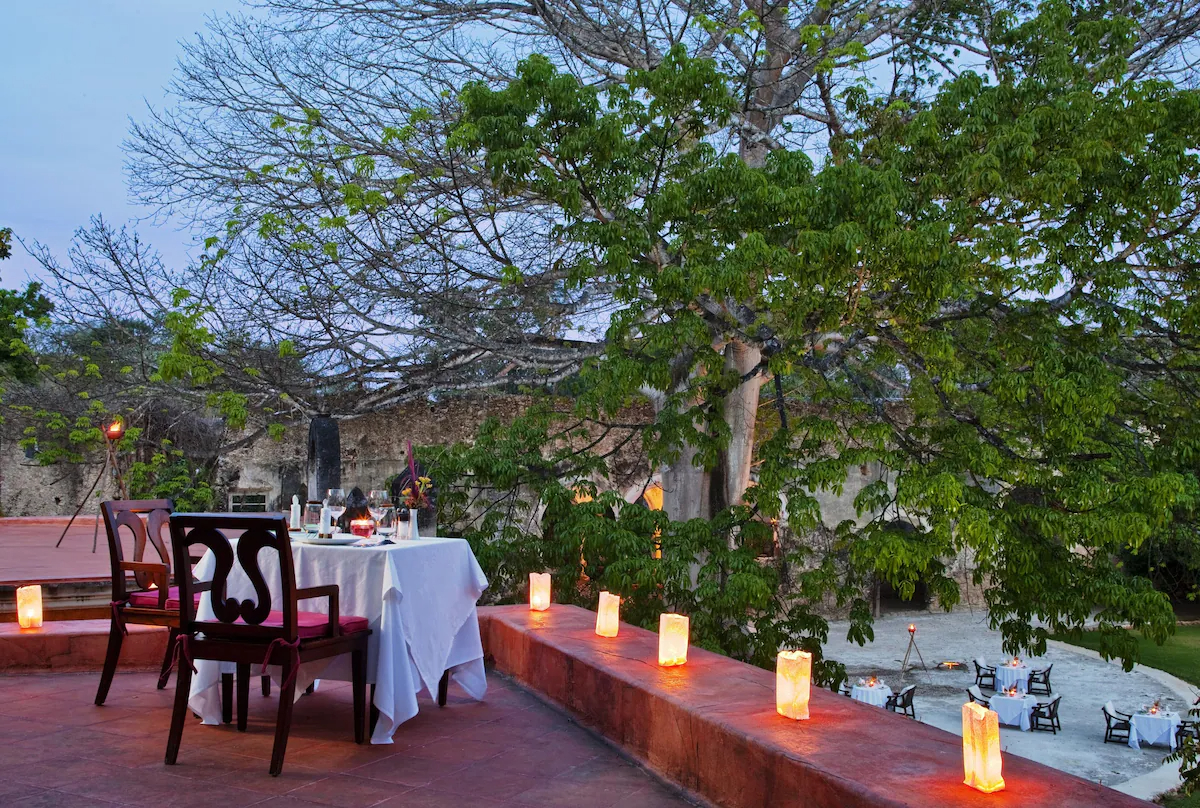 Los visitantes de la hacienda Uayamón pueden desayunar o comer en la zona colonial con vista a los jardines