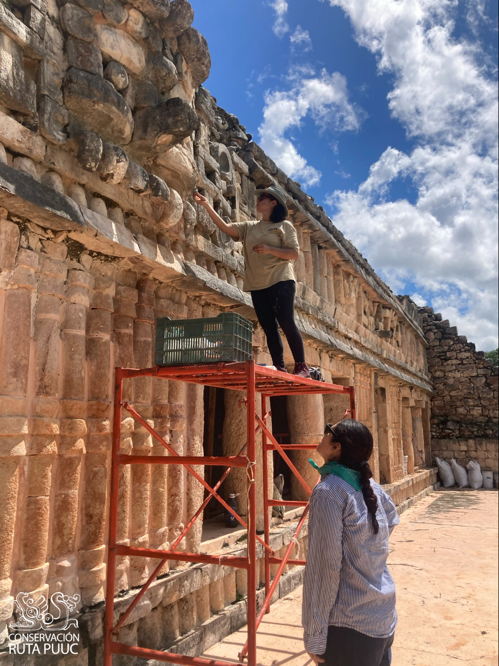 Personal del INAH Yucatán da seguimiento a los trabajos de mantenimiento realizados dentro del Promeza