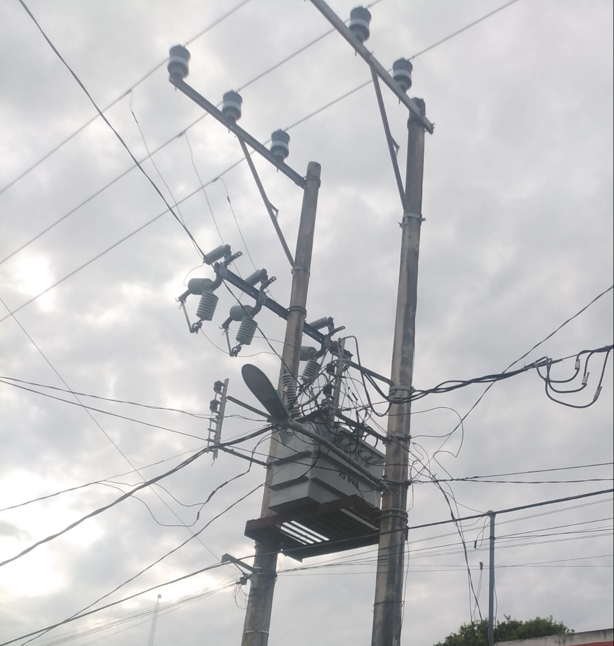 Sin luz y con mosquitos: así viven los apagones en Sabancuy